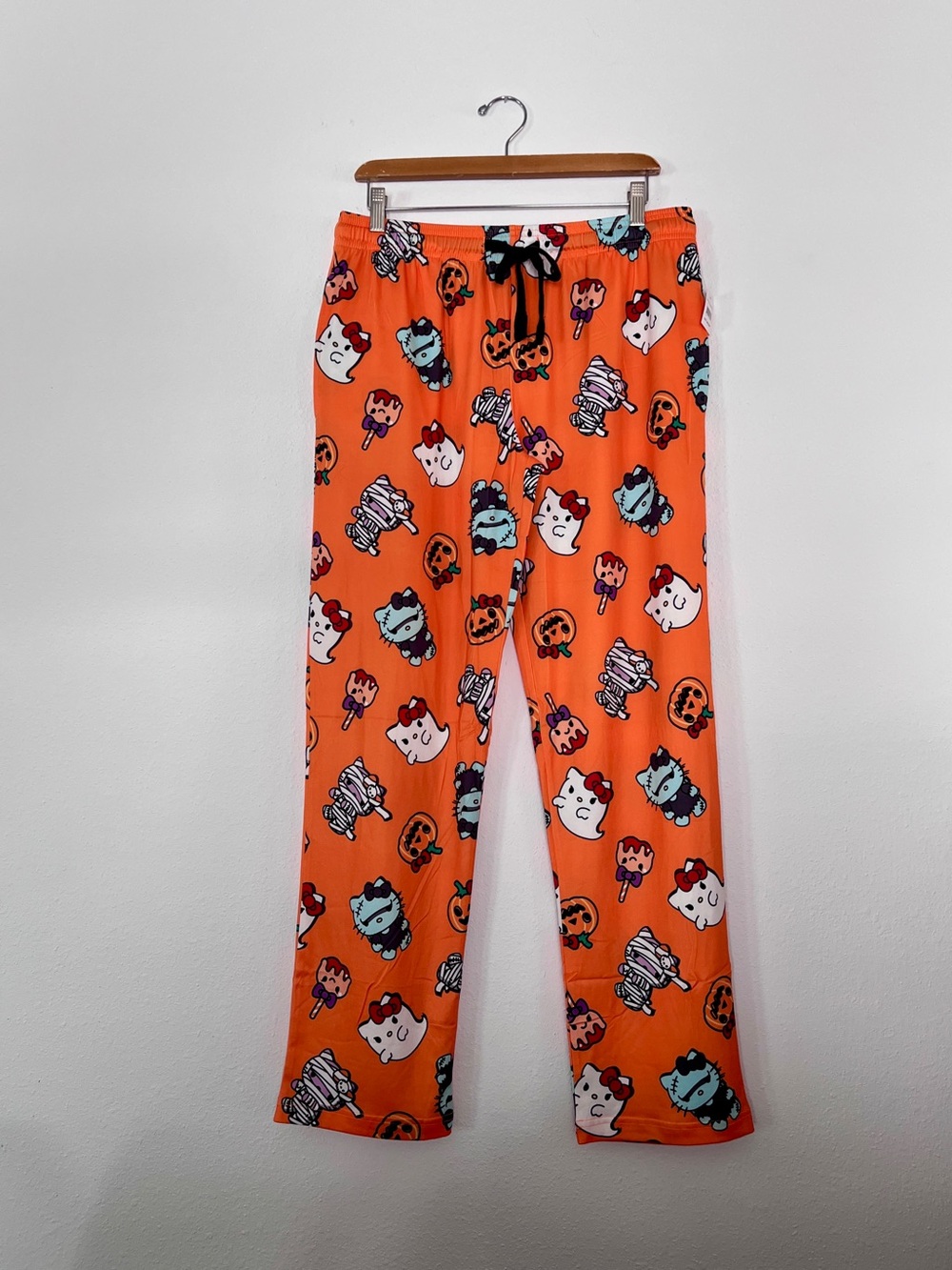 Halloween Hello Kitty Pajama Pants w/ pockets • Size Medium • NWT - Picture 3 of 9